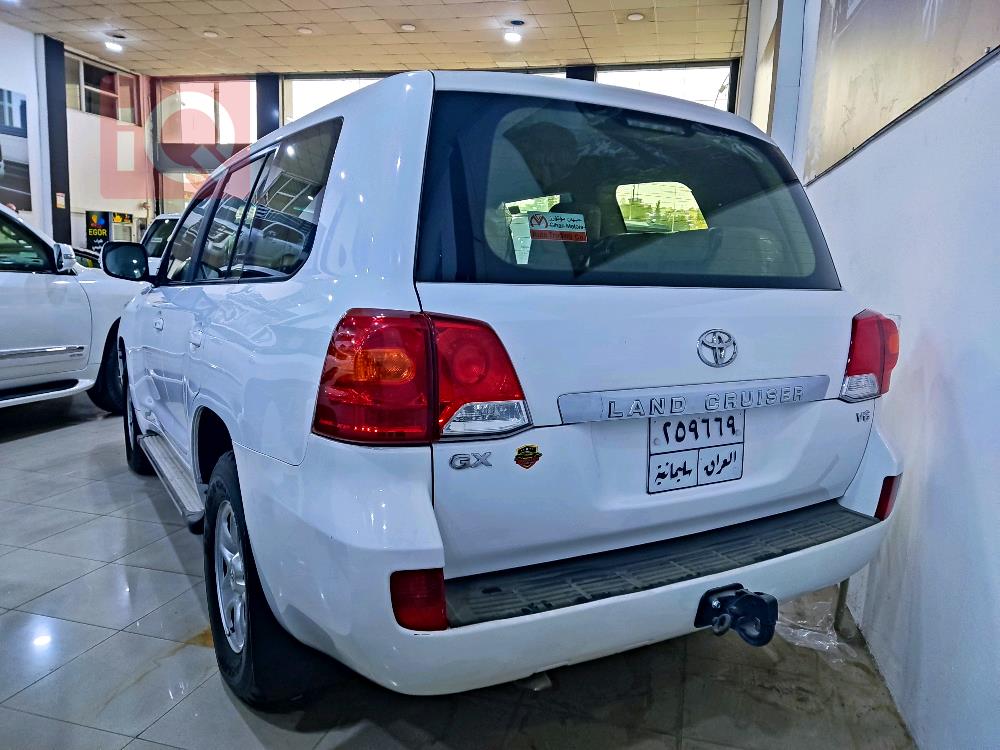 تۆیۆتا لاند کروزەر
